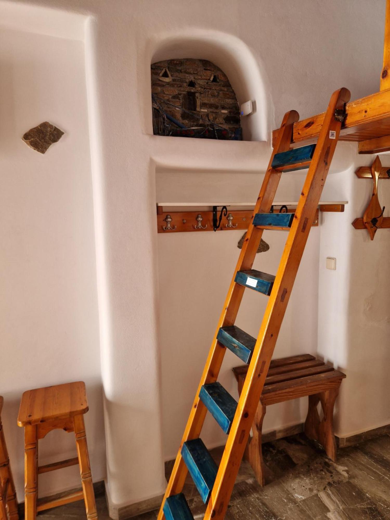 Bright & Relaxing Loft With Attic Room In The Heart Of Mykonos City Mykonos Town Номер фото